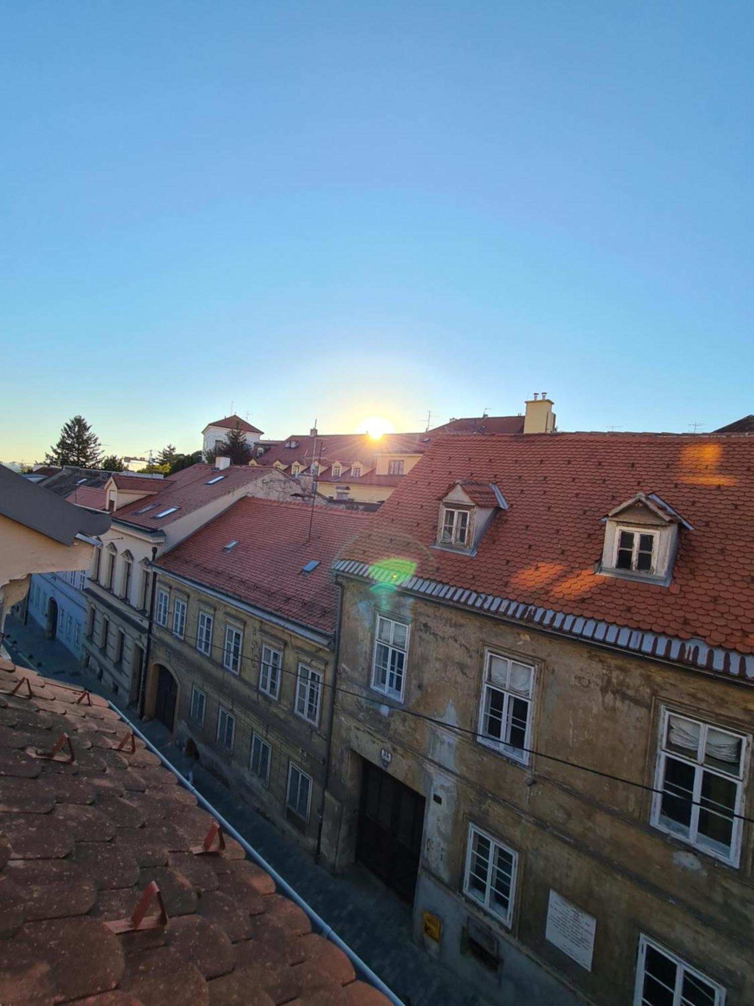 Old Town Cabin Apartment Zagreb Bagian luar foto